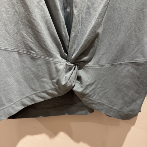 Athleta EMBODY twist top size M - Picture 7 of 8